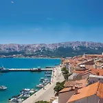 1 Bedroom Beautiful In *