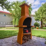 1 Bedroom Beautiful In Apartment