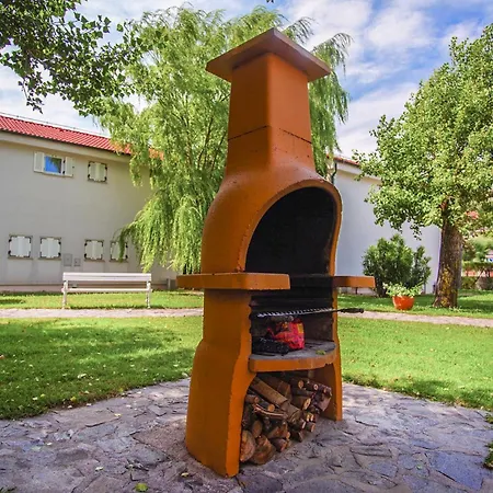 1 Bedroom Beautiful In Apartamento