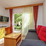 1 Bedroom Beautiful In * באסקה